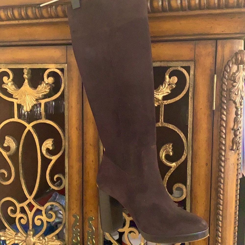 Michael Kors, Brown Suede boots, size 8 1/2- like new great quality